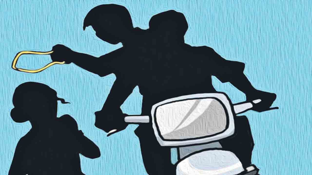 బంగారు గొలుసు చోరీ