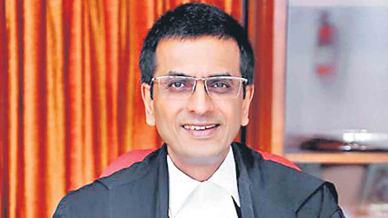 కోర్టులు ప్రజలకు చేరువవ్వాలి