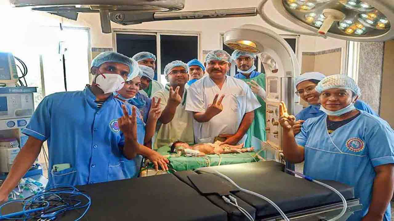 21 రోజుల ప‌సికందు క‌డుపులో 8 పిండాలు