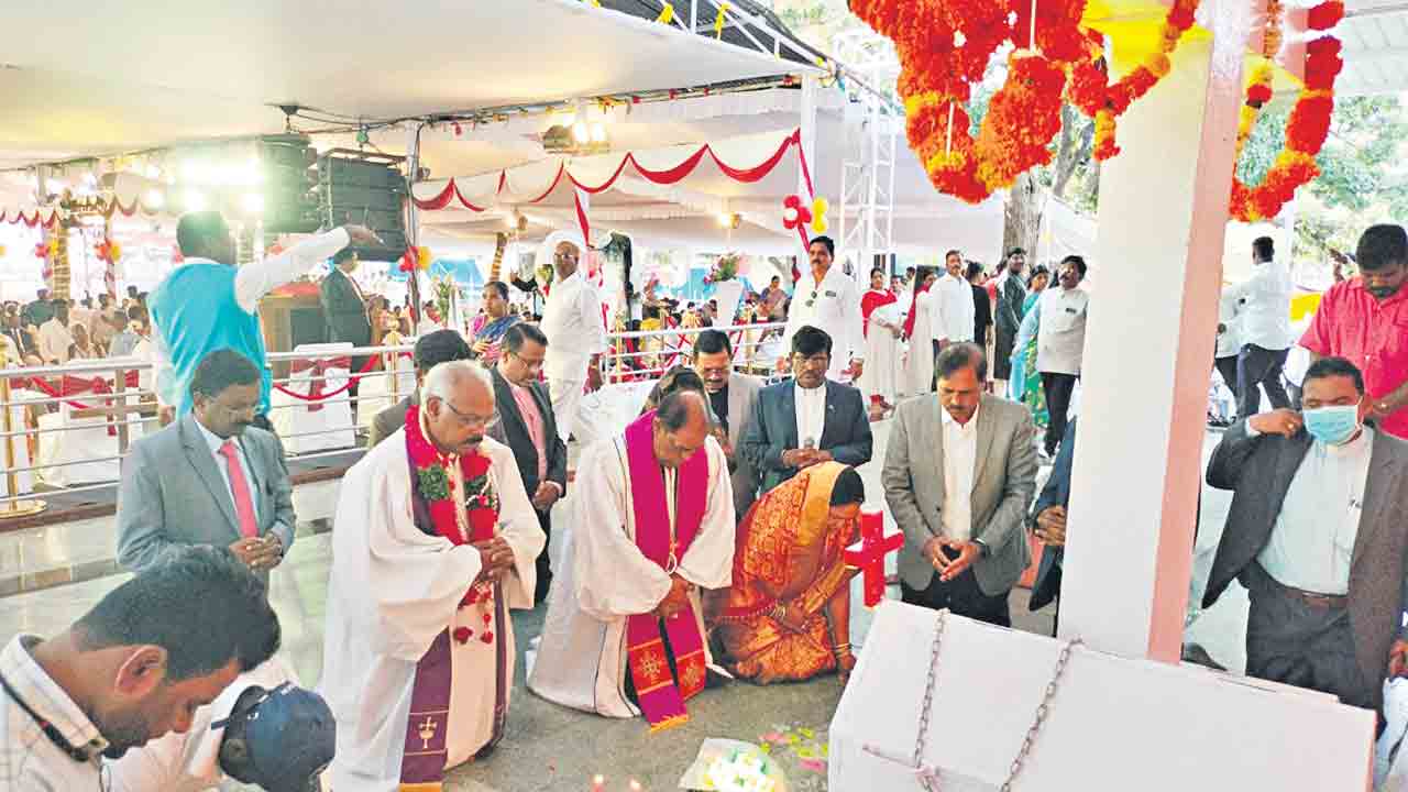 ధారూరులో మెథడిస్టు చర్చి ఉత్సవాలు షురూ..