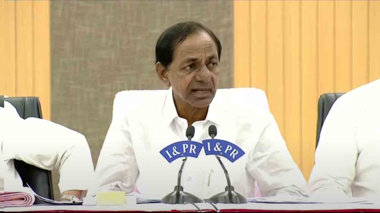 ముఠా స‌భ్యుల‌కు ఒక్కొక్క‌రికి మూడు ఆధార్ కార్డులు.. ఇదేలా సాధ్యం : సీఎం కేసీఆర్