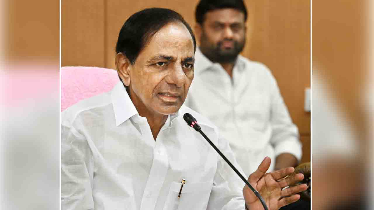 డిసెంబ‌ర్ రెండో వారంలోగా రోడ్ల మ‌ర‌మ్మ‌త్తులు పూర్తి కావాలి : సీఎం కేసీఆర్