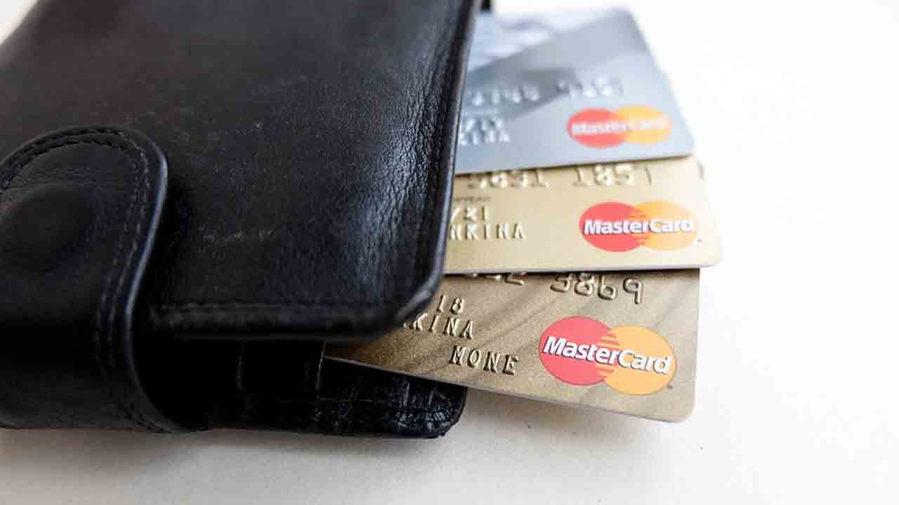 Credit Card | అధిక ధ‌ర‌ల దెబ్బ‌.. భారీగా త‌గ్గిన క్రెడిట్ కార్డుల వాడ‌కం.. ఆరునెల‌ల్లో ఫ‌స్ట్‌టైం!