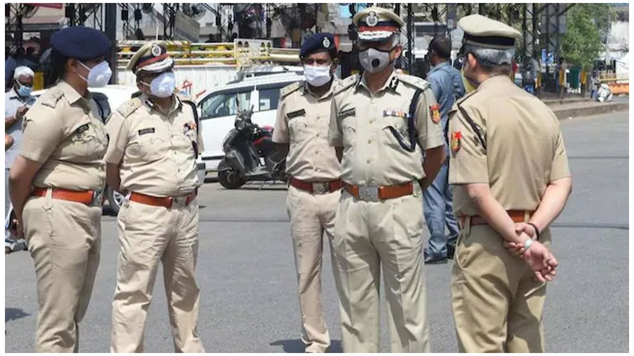 దారుణం : ద‌ళితుడితో మూత్రం తాగించి చెప్పుల దండ వేసి ఆపై..!