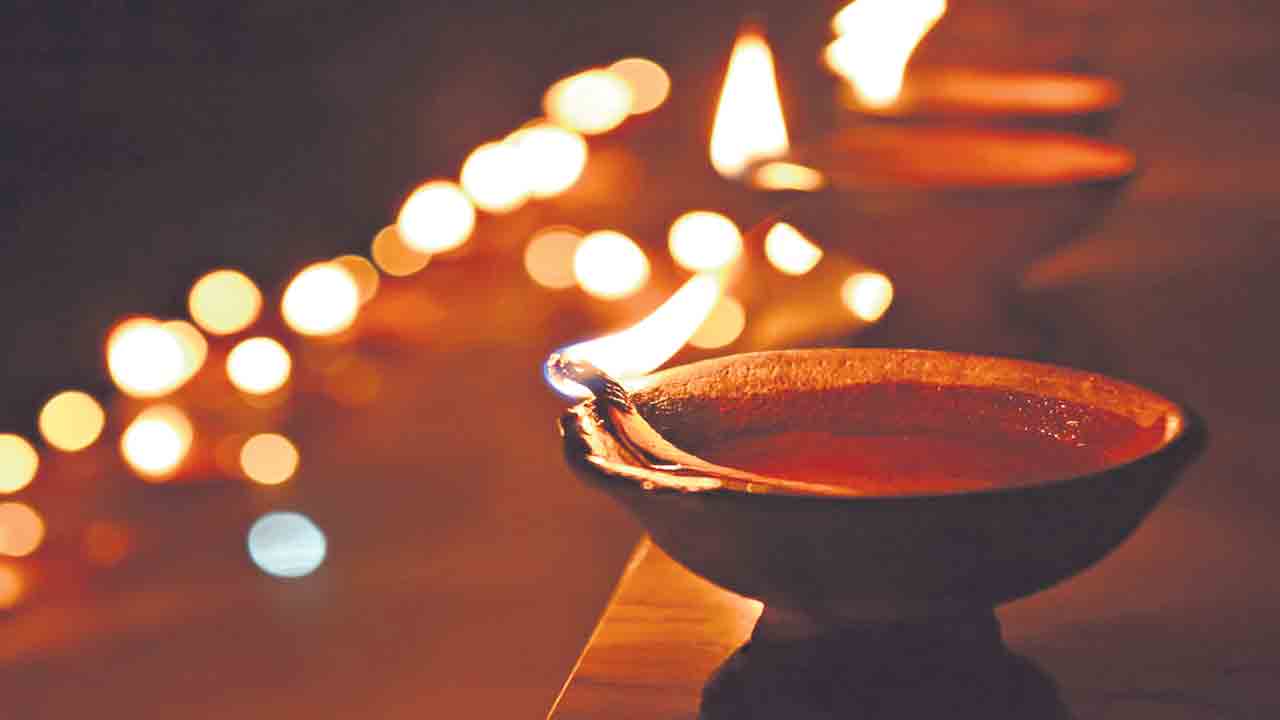 ఆత్మజ్యోతిని వెలిగిద్దాం