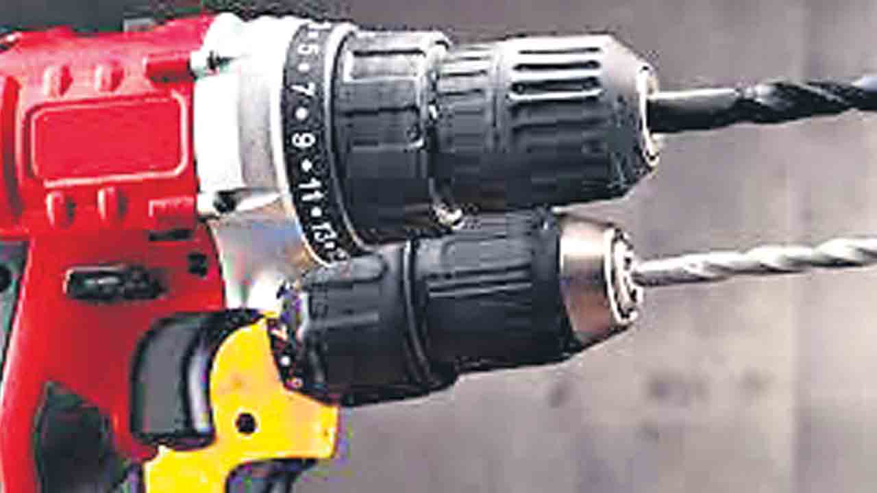 రెండో ఎక్కం చెప్పలేదని.. విద్యార్థి చేతిపై పవర్‌ డ్రిల్‌