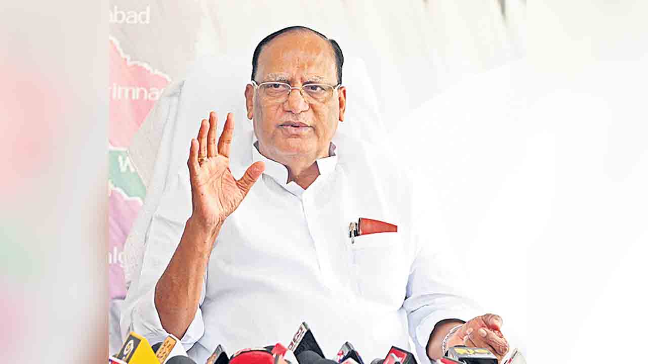 తెలంగాణ అభివృద్ధిని అడ్డుకునేందుకు కేంద్రం కుట్ర