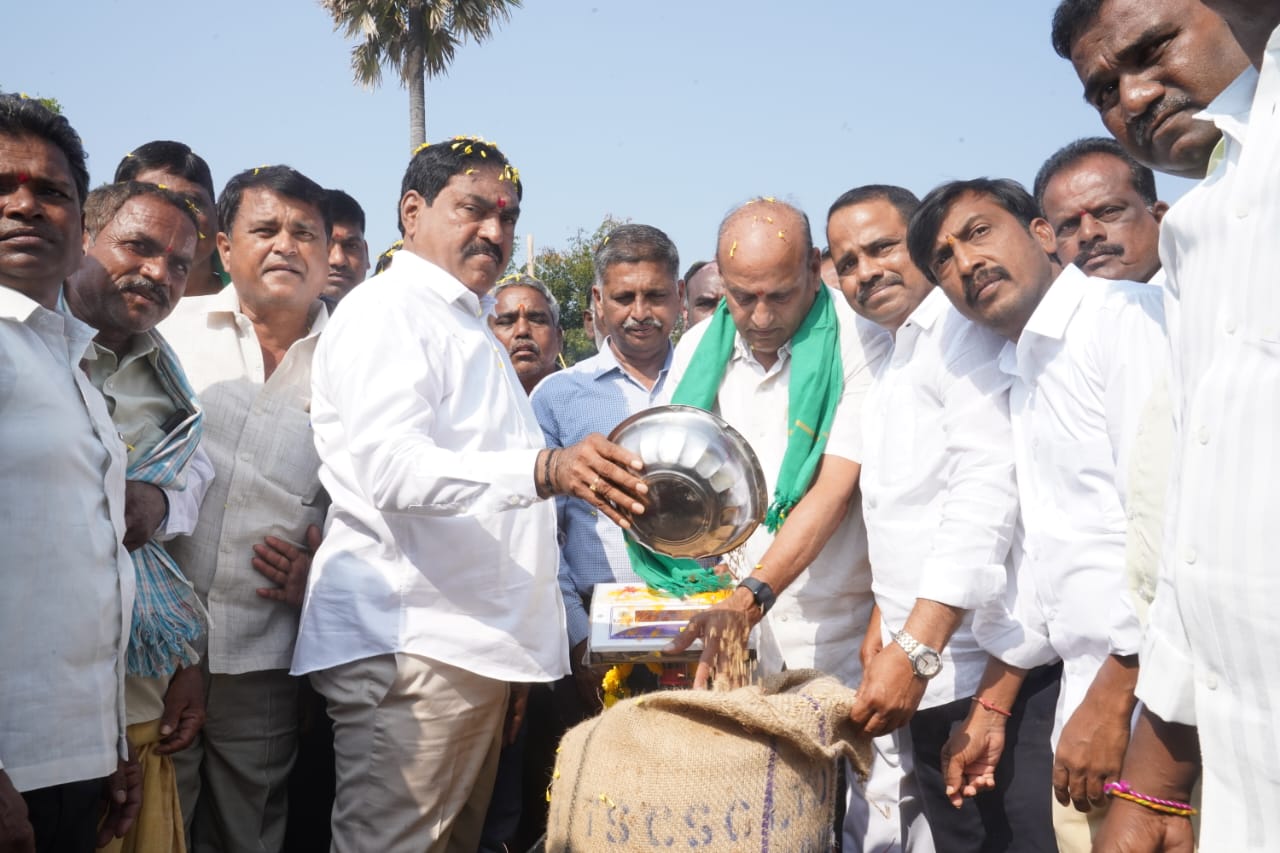 Errabelli dayakar rao: కేసీఆర్ రైతు ప‌క్ష‌పాతి: ఎర్ర‌బెల్లి ద‌యాక‌ర్ రావు