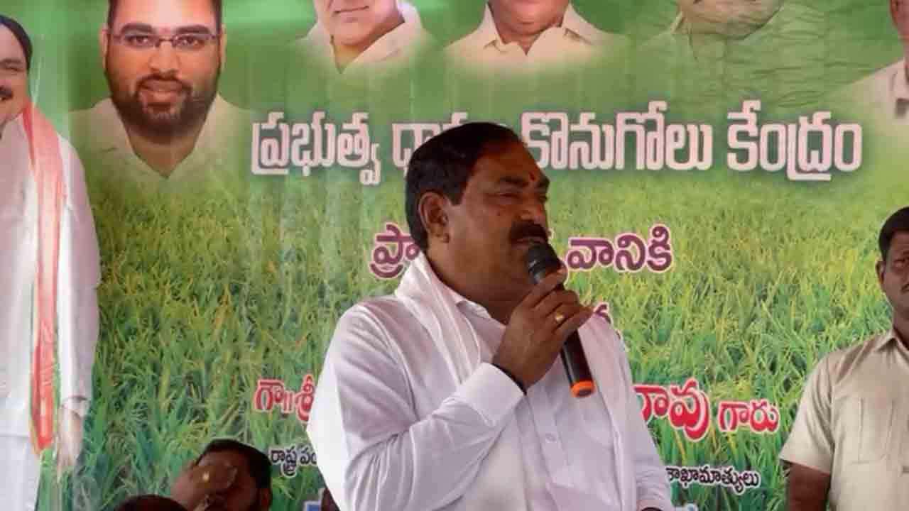 రైతాంగాన్ని మోసం చేస్తున్న‌ది మోదీనే : మంత్రి ఎర్ర‌బెల్లి