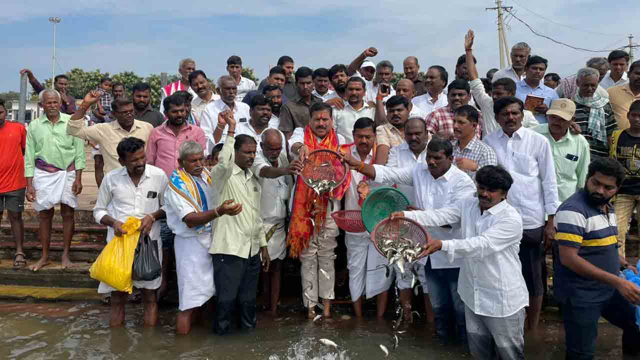 మత్స్యకారుల జీవితాల్లో వెలుగులు