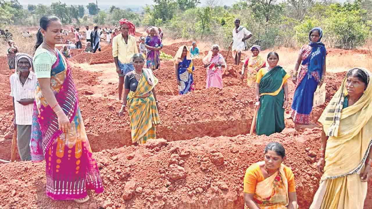 ఉపాధి కి పాతర
