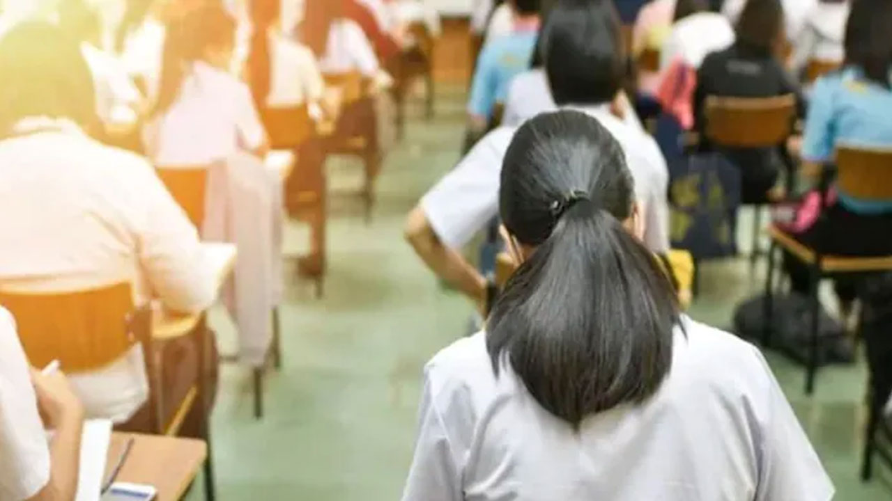 టీచ‌ర్ మంద‌లించ‌డంతో ఫ‌స్ట్ ఫ్లోర్ నుంచి దూకిన బాలిక‌