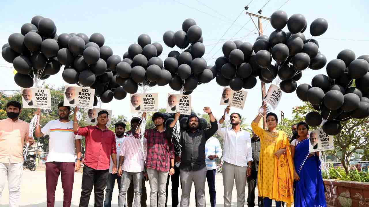 గో బ్యాక్ మోదీ.. నో ఎంట్రీ టూ తెలంగాణ: చేనేత యూత్‌ ఫోర్స్‌