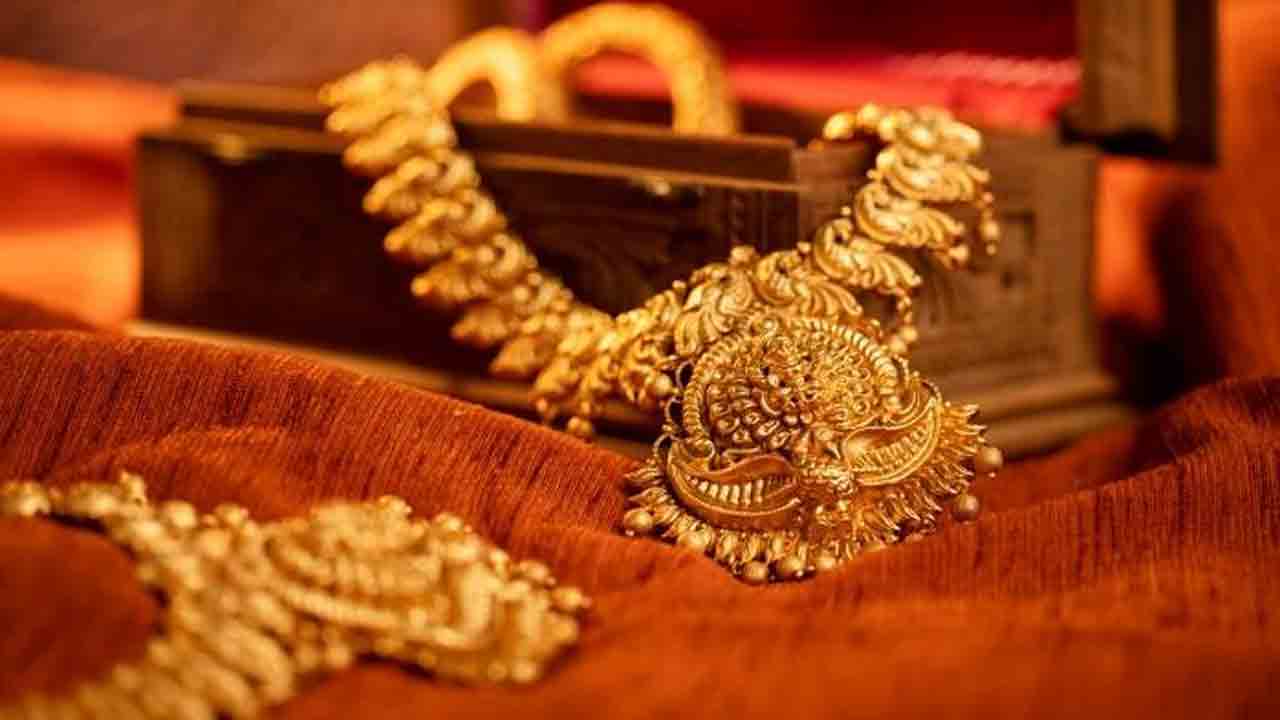 దొరికింది దోచుకెళ్లాడు.. కొరియర్ ద్వారా తిరిగి పంపాడు..!