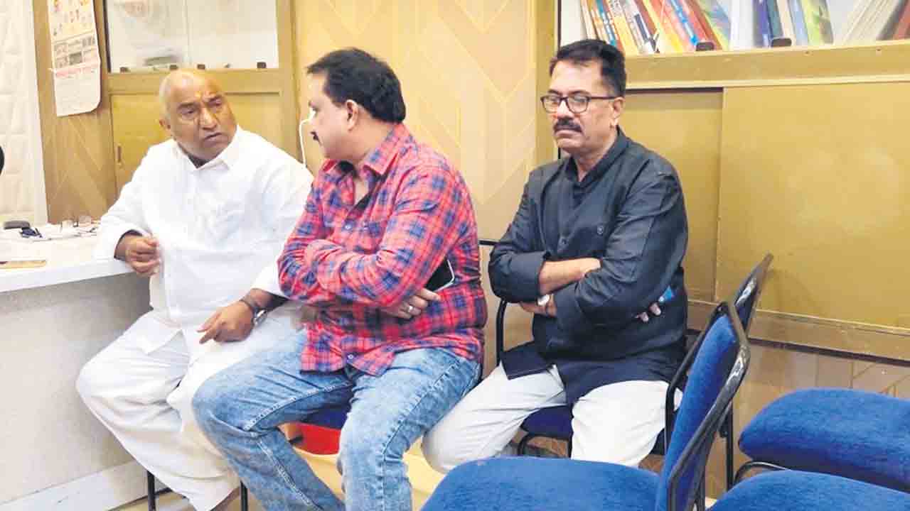 టీఎన్జీవోస్‌ కార్యాలయాల నిర్మాణానికి సహకరిస్తా