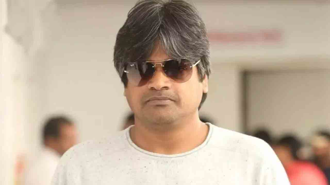 Harish Shankar | బాలీవుడ్‌ అగ్ర హీరోతో హరీష్‌ శంకర్ కథా చర్చలు.. టాలీవుడ్‌ హీరోలపై ఆశలు వదులుకున్నట్లేనా?