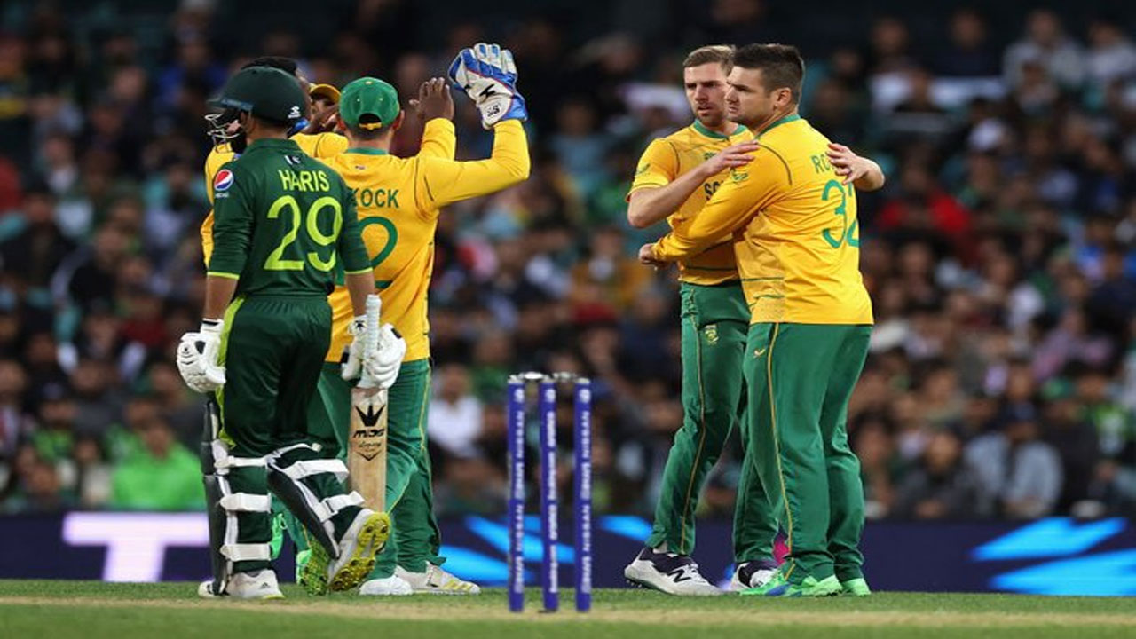 ప‌వ‌ర్‌ప్లేలో మూడు వికెట్లు కోల్పోయిన పాకిస్థాన్‌