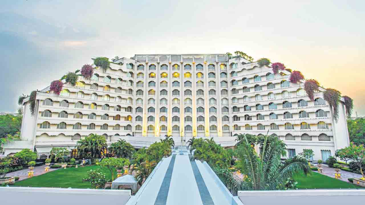 తాజ్‌ జీవీకే లాభం 32 కోట్లు