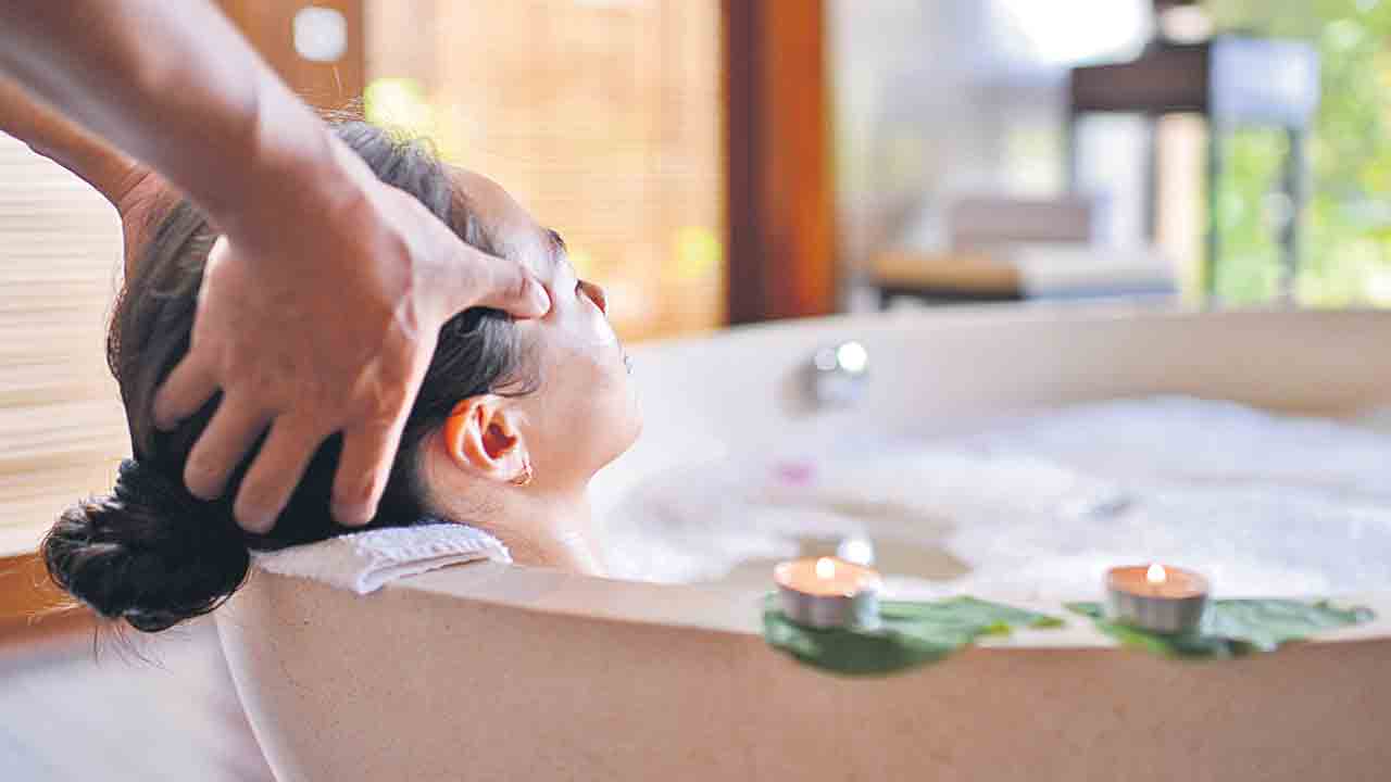 హెడ్‌ మసాజ్‌.. చేయిస్తున్నారా.. జాగ్రత్త!