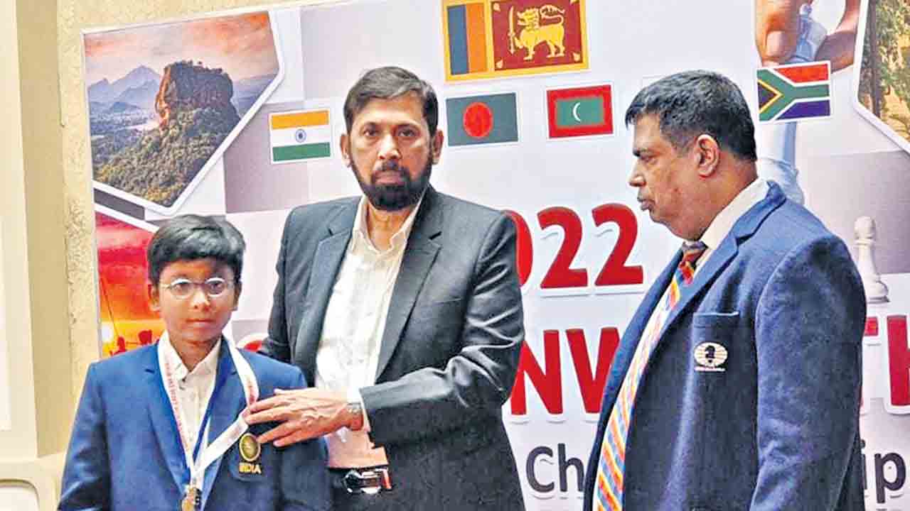 రితేశ్‌కు రజతం