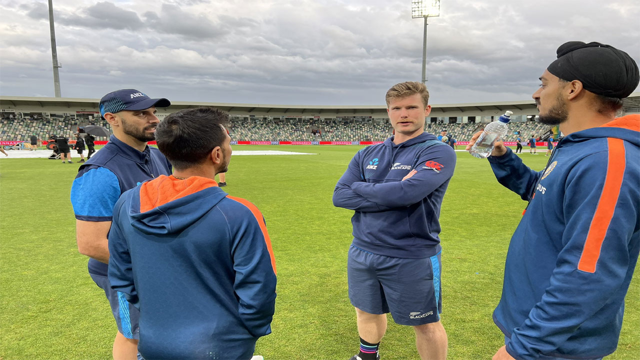 కివీస్‌తో మూడో టీ20.. వ‌ర్షం వ‌ల్ల టాస్ ఆల‌స్యం