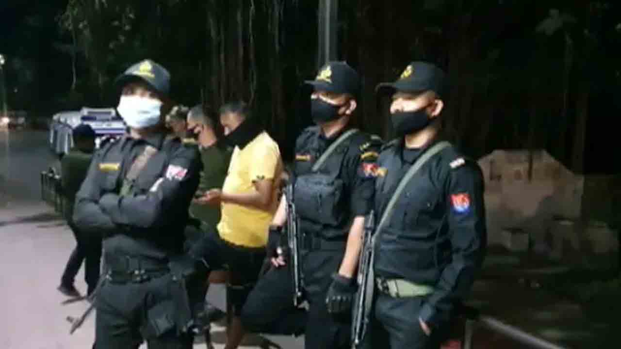 సహచరులపై కాల్పులు జరిపిన జవాన్‌.. ఇద్దరు మృతి