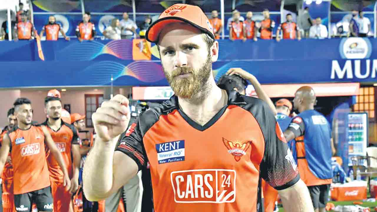 విలియమ్సన్‌ను వదిలేసుకున్నారు