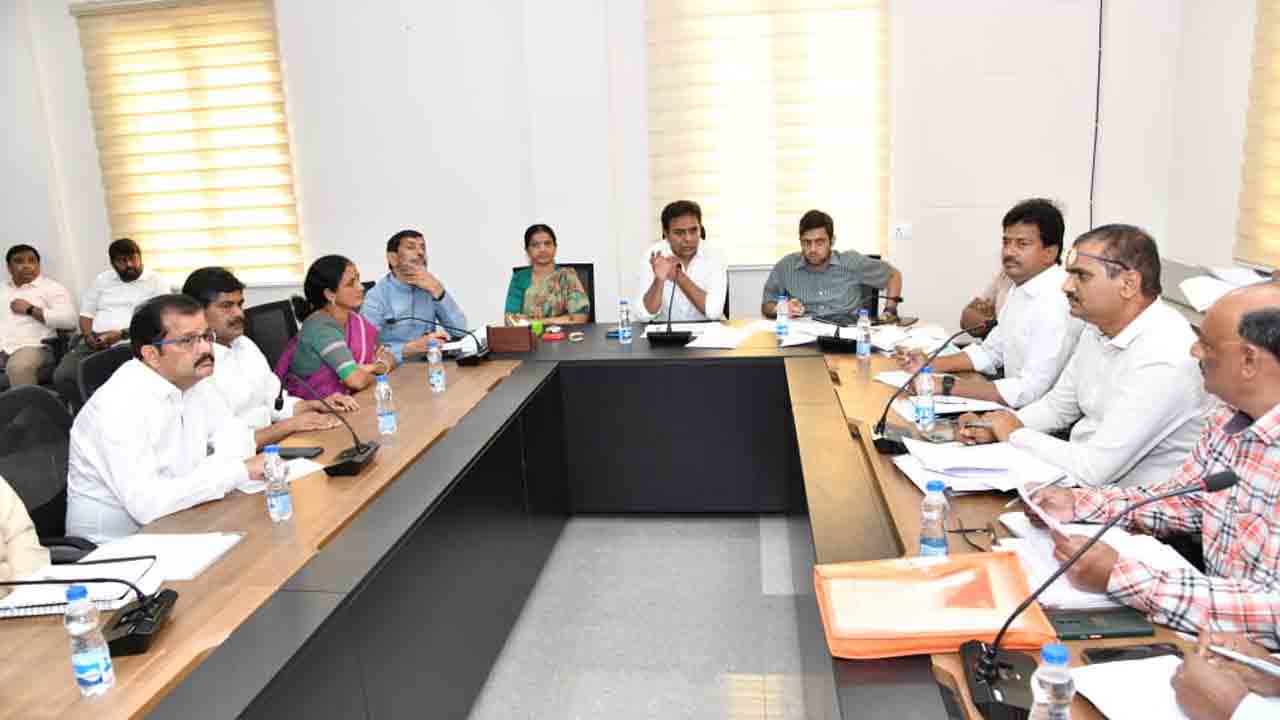 డ‌బుల్ బెడ్రూం ఇండ్ల‌పై మంత్రి కేటీఆర్ స‌మీక్ష‌