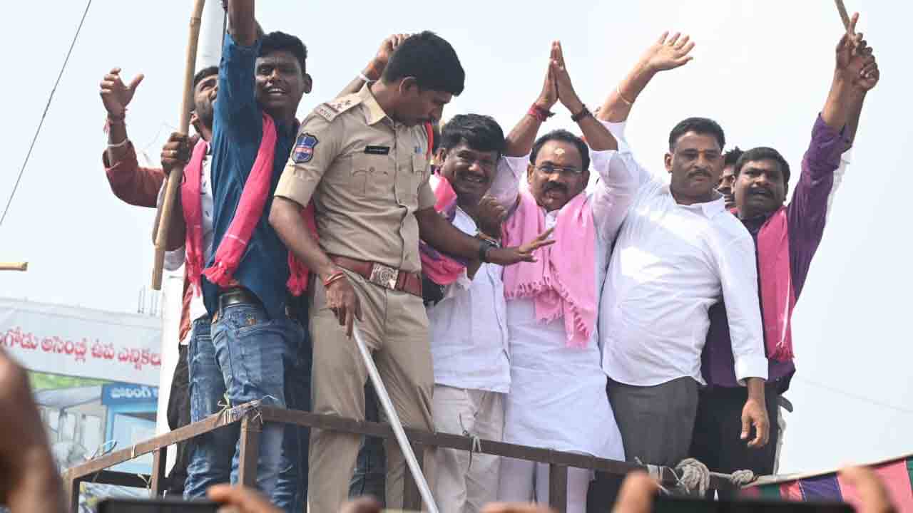 మునుగోడులో కూసుకుంట్ల ప్ర‌భాక‌ర్ రెడ్డి విజయోత్స‌వ ర్యాలీ