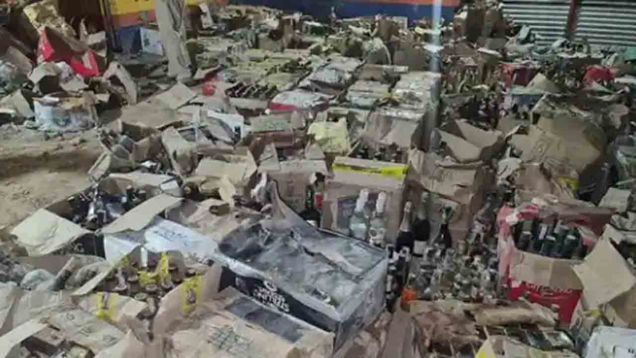 గుజరాత్‌ తొలి దశ ఎన్నికలకు ముందు.. రూ.290 కోట్ల విలువైన నగదు, డ్రగ్స్‌, మద్యం స్వాధీనం