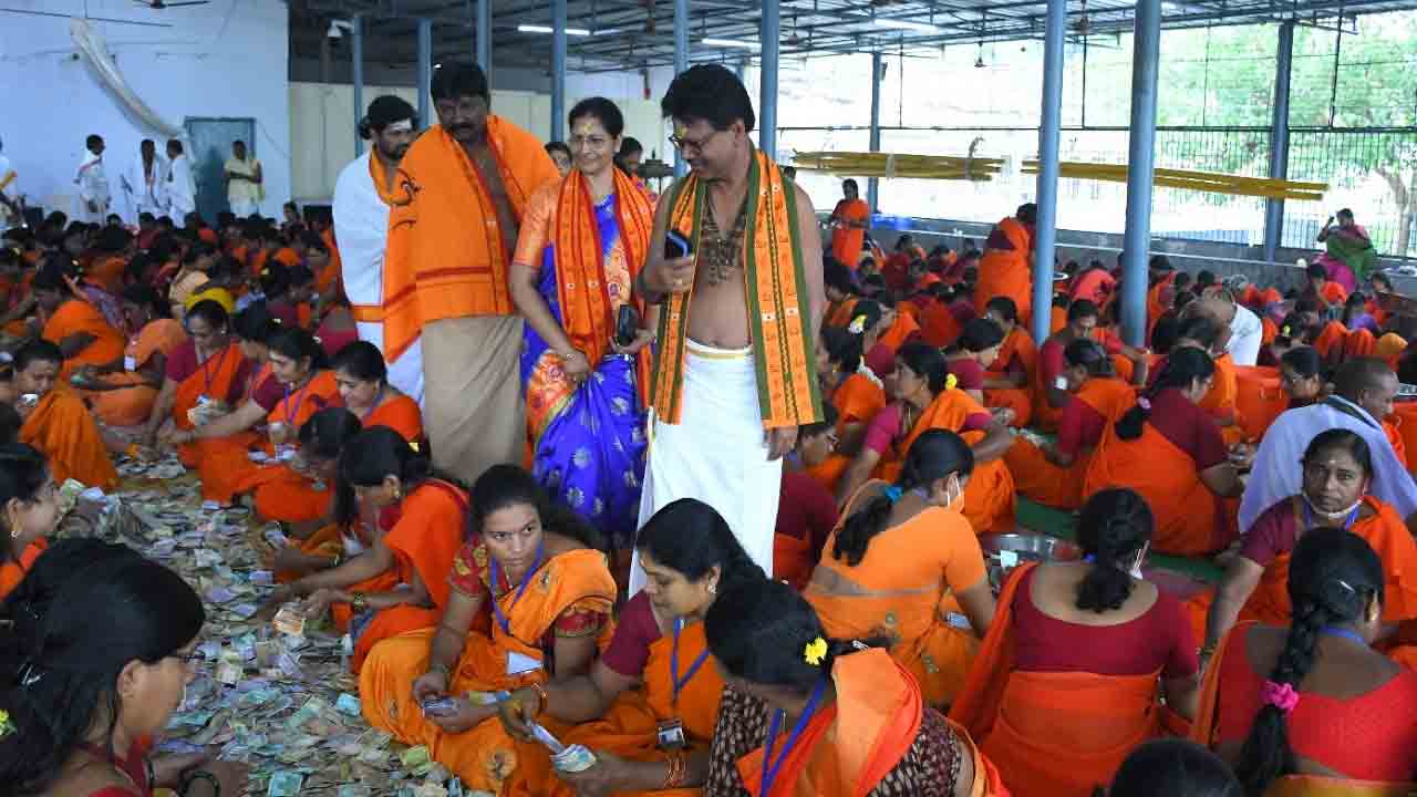 శ్రీశైలం మల్లన్న హుండీ ఆదాయం రూ. 2.41 కోట్లు