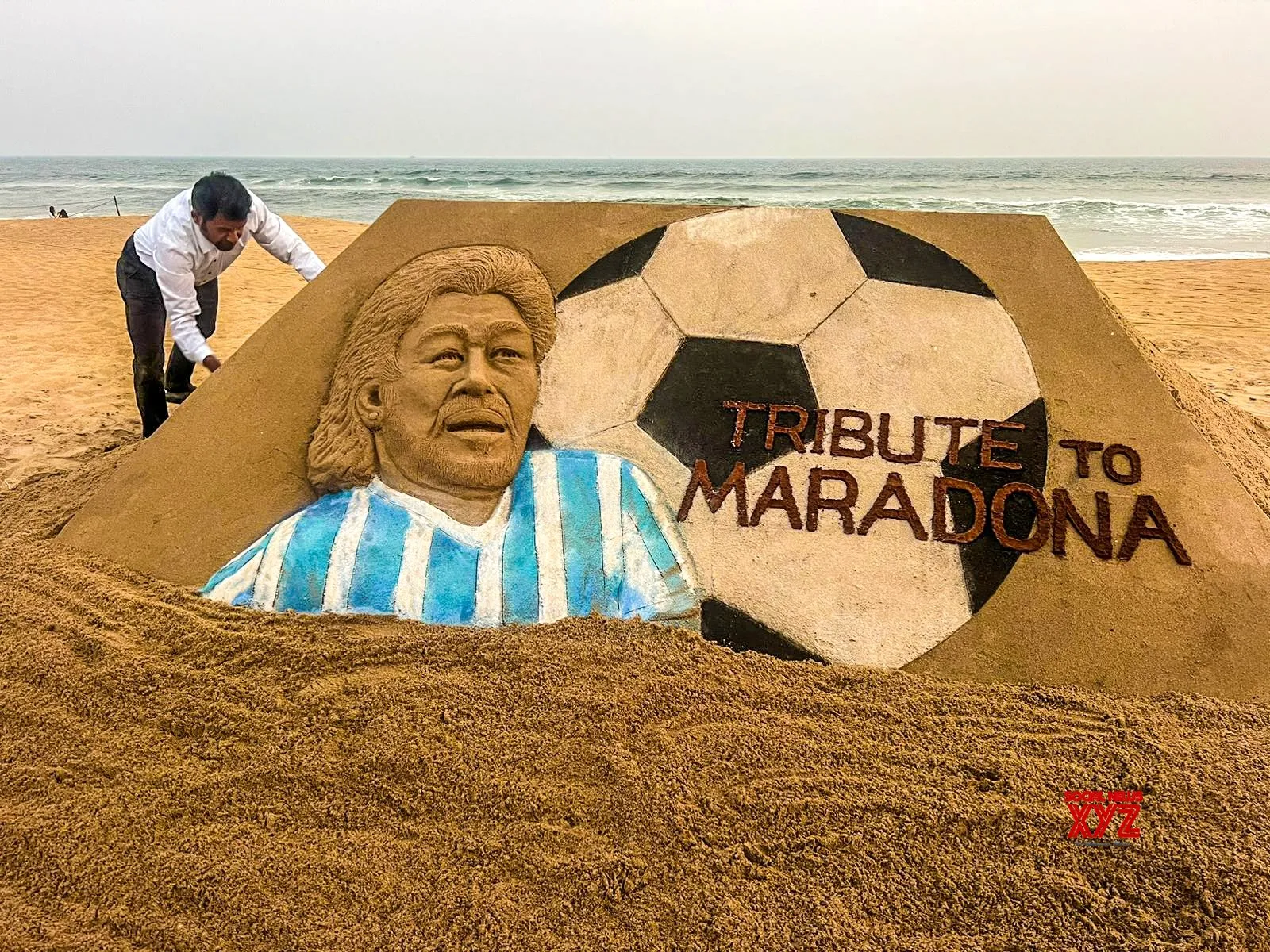 Diego Maradona | పూరీ బీచ్లో మారడోనా సైకత శిల్పం.. లెజెండరీ ఫుట్బాలర్ చనిపోయి నేటికి రెండేళ్లు