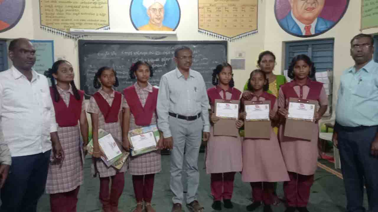 విద్యార్థుల ప్రతిభను గుర్తించేందుకే ‘చెకుముకి’