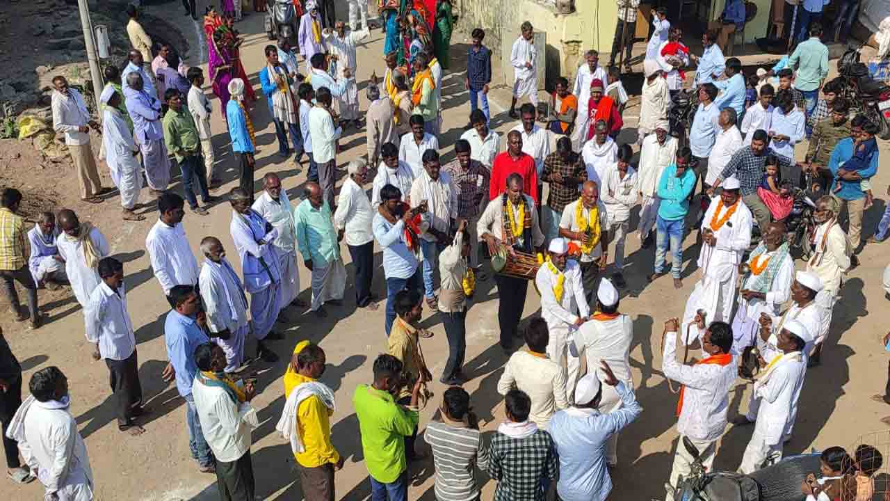 భక్త జన సందోహం