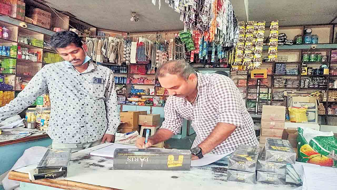 దుకాణాల్లో తనిఖీలు