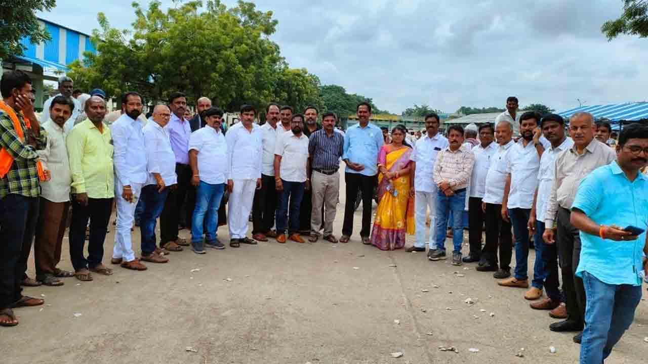 ఖమ్మం మార్కెట్‌ను సందర్శించిన ప్రత్యేక బృందం