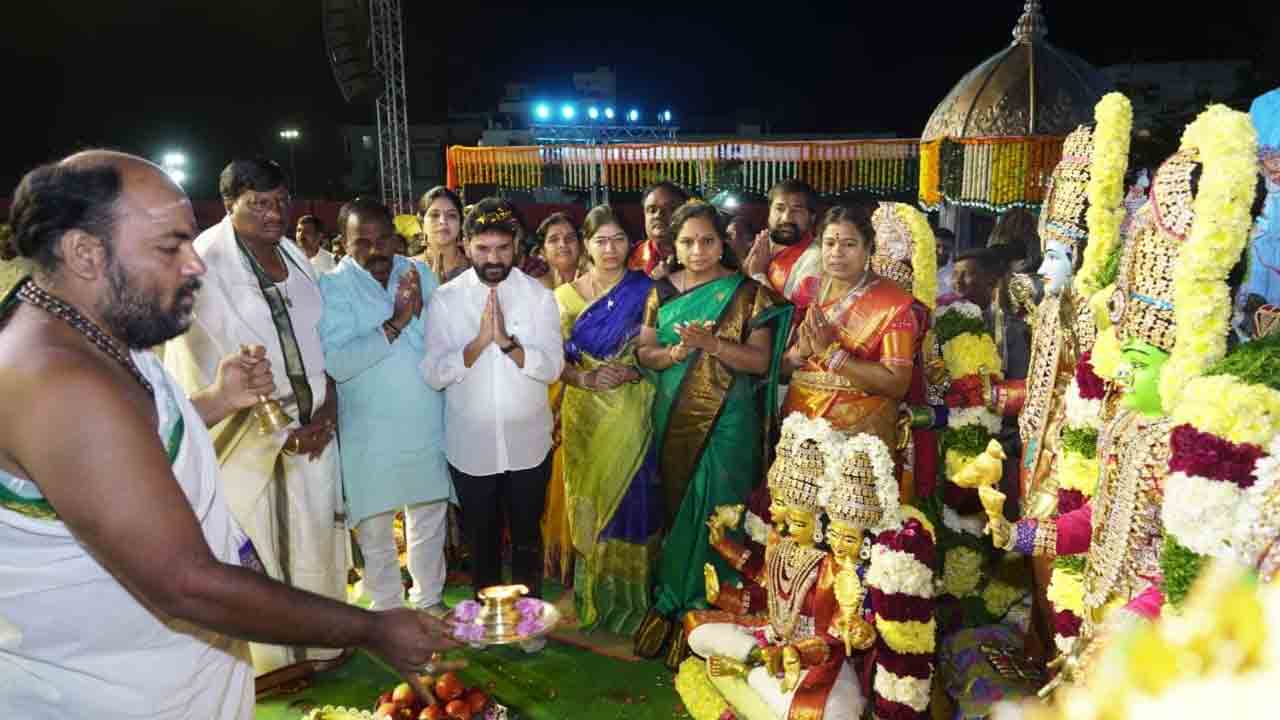 పరిగిలో శ్రీ కార్తీక కోటి దీపోత్సవం.. పాల్గొన్న ఎమ్మెల్సీ కవిత