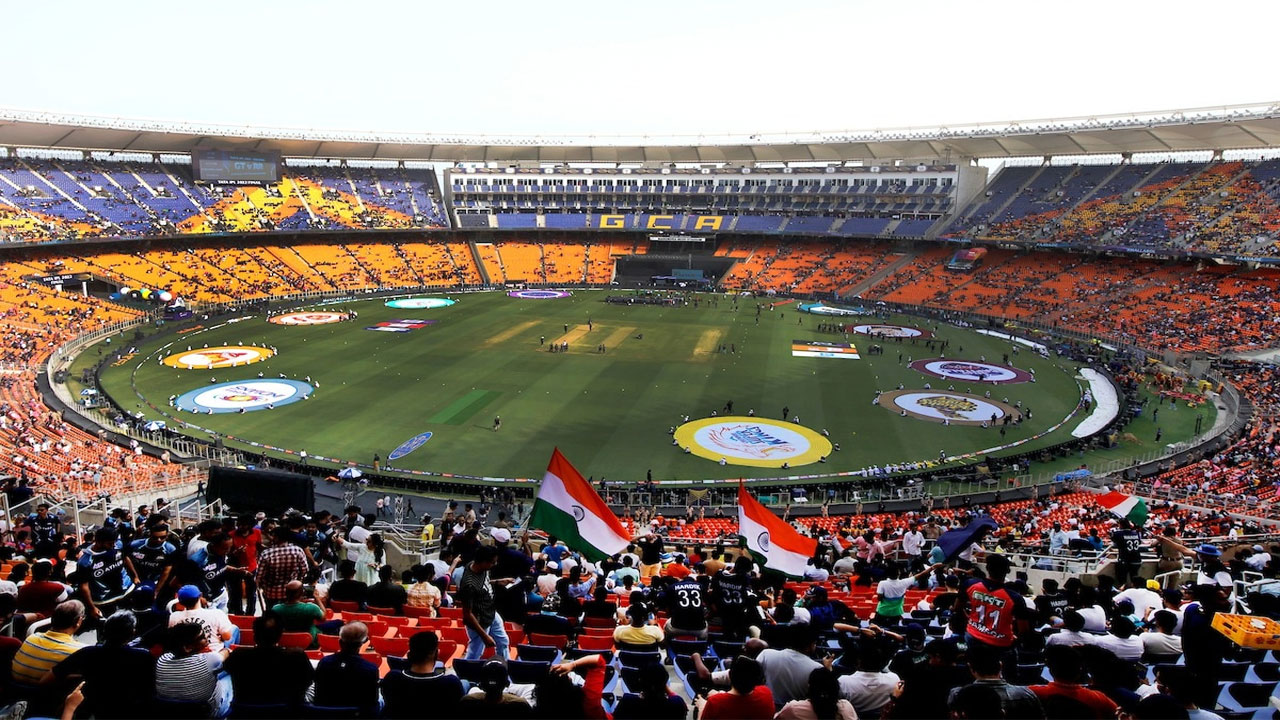 మోదీ స్టేడియం పేరును మార్చేస్తాం..