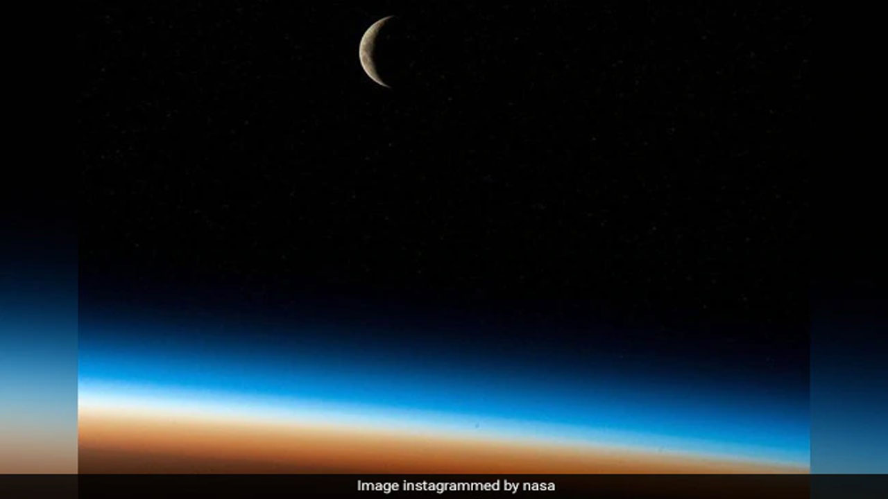 అందాల నెల‌వంక‌.. ఆ క‌ల‌ర్స్ మ‌రో అద్భుతం