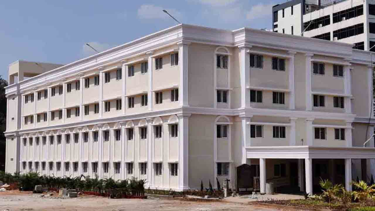 నిజాం కాలేజీ హాస్ట‌ల్‌లో యూజీకి 50, పీజీకి 50 శాతం సీట్లు