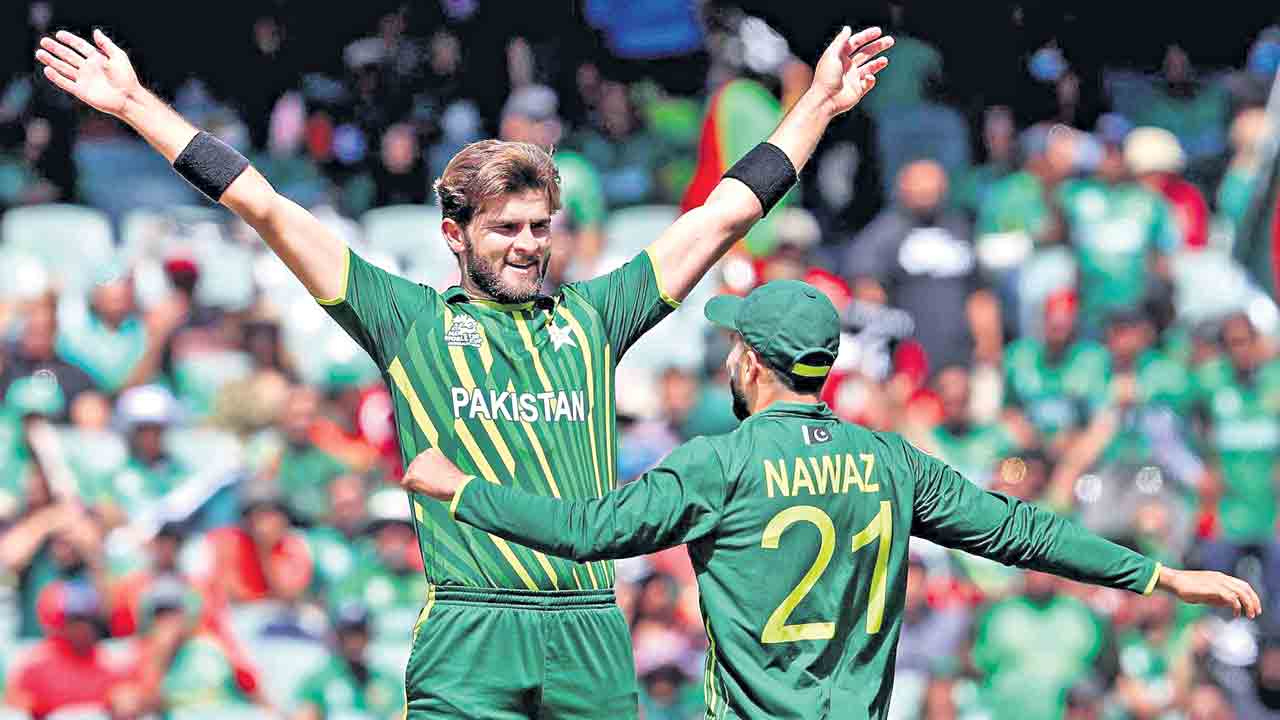 అదృష్టం కలిసొచ్చి..