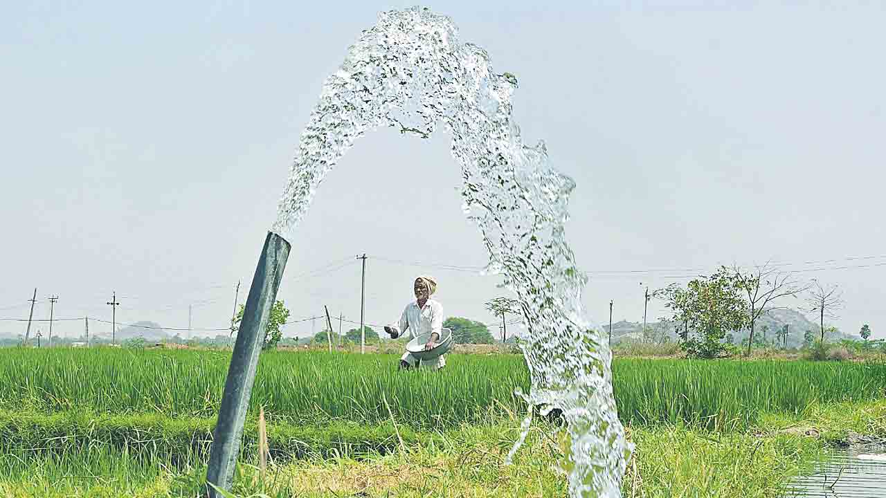 4.4 మీటర్లు ఎగసిన భూగర్భజలాలు