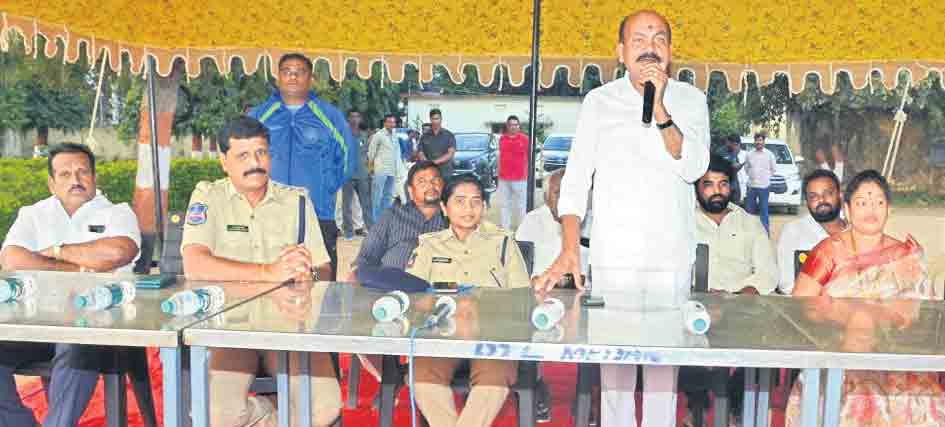 పట్టుదలతో లక్ష్యాన్ని చేరుకోవాలి