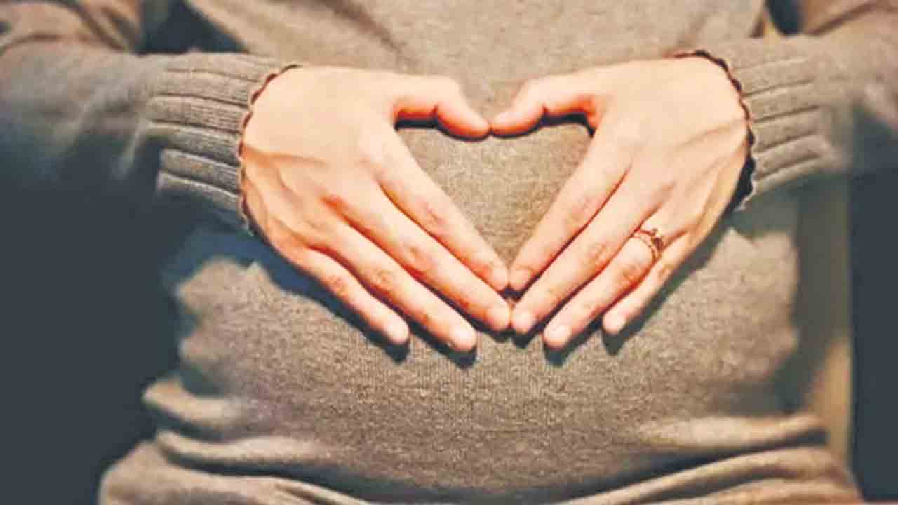 ఆధార్‌ లేదని ప్రసవానికి ససేమిరా.. తల్లి, కవలలు మృతి