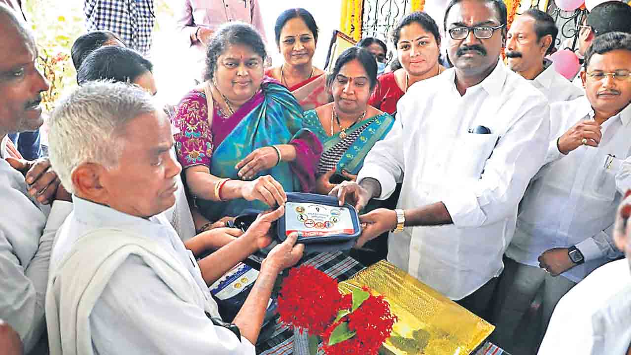 పేదల కోసమే బస్తీ దవాఖానలు