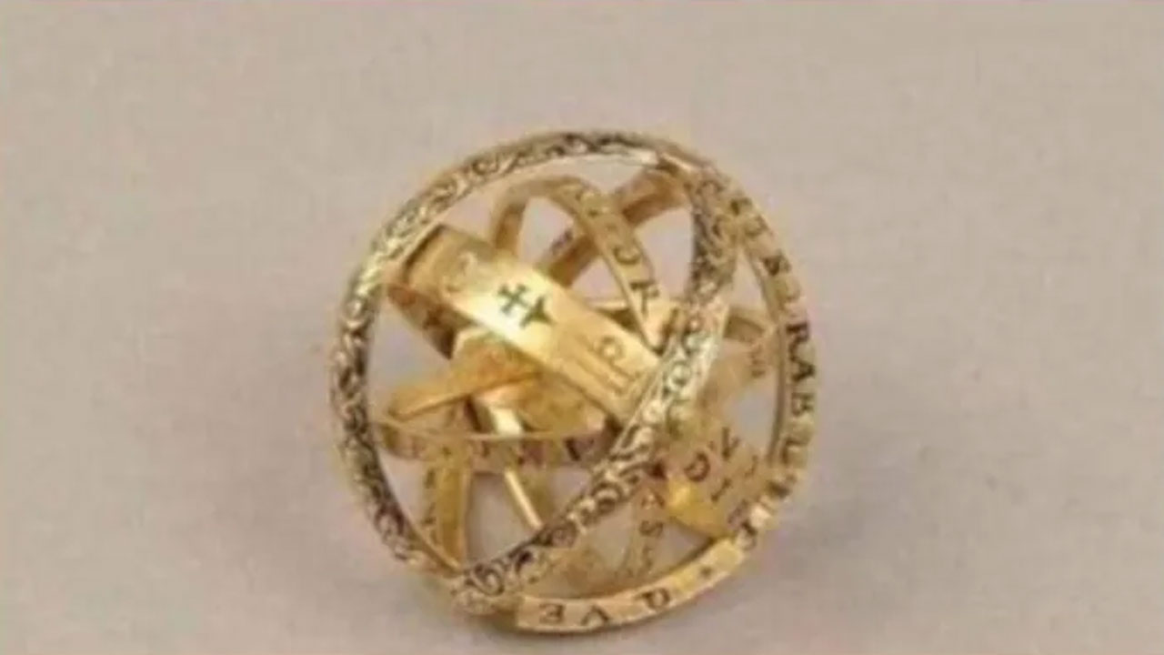 వైర‌ల్ పోస్ట్ : ఆకట్టుకుంటున్న 16వ శ‌తాబ్ధ‌పు ఎంగేజ్‌మెంట్ రింగ్..!