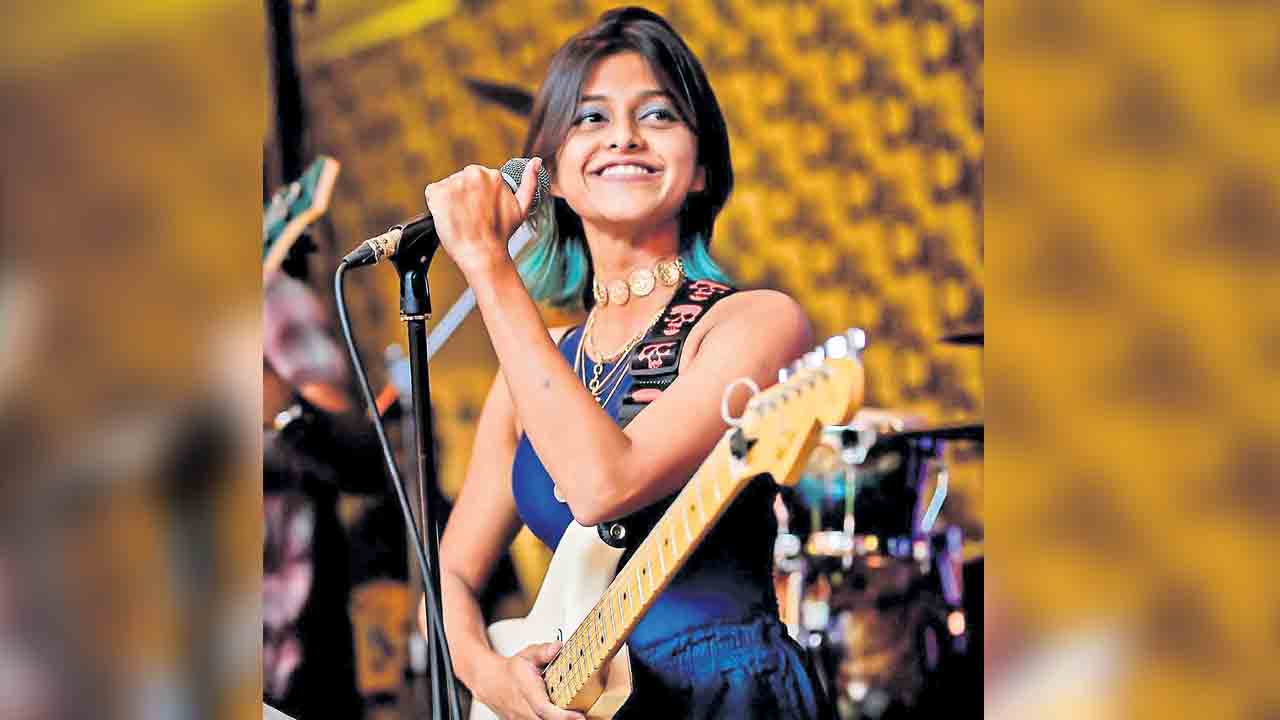 లంక నెలవంక!
