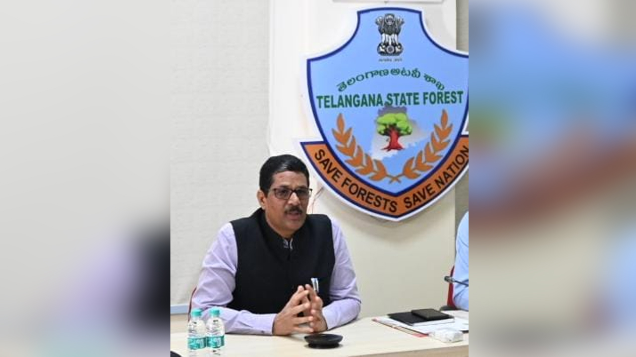 త్వరలో ఫారెస్ట్ స్టేషన్లు, సిబ్బందికి ఆయుధాలు : పీసీసీఎఫ్ డోబ్రియాల్