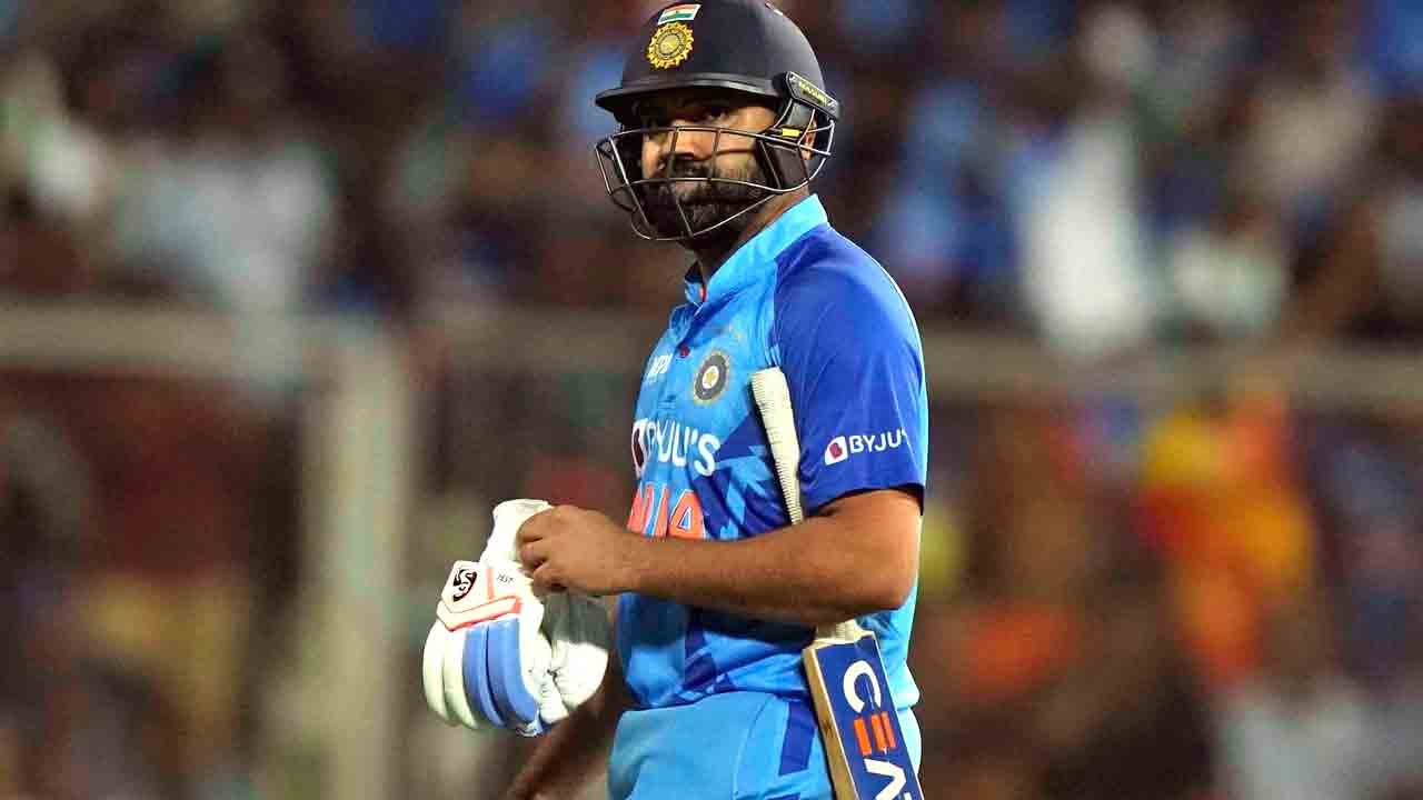 INDvsBAN : రోహిత్ ఔట్‌.. ప‌వ‌ర్‌ప్లేలో ఇండియా 37/1