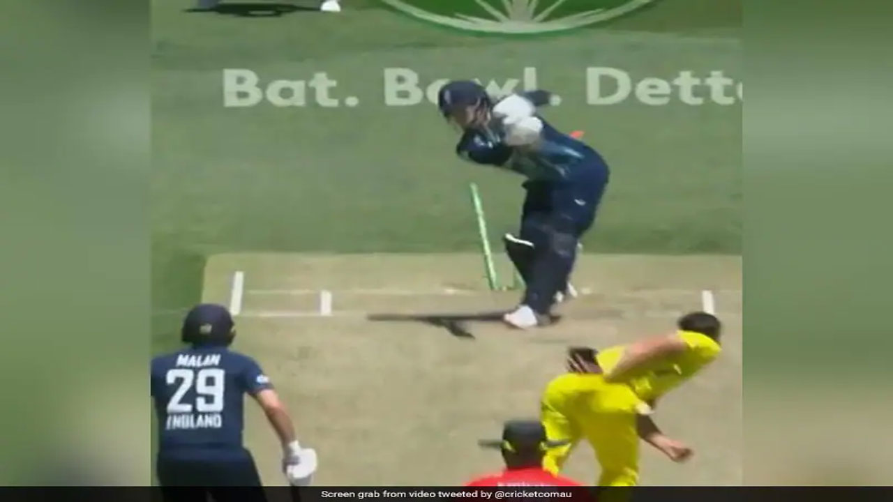 స్టార్క్ ఇన్‌స్వింగ‌ర్‌.. రాయ్ క్లీన్ బౌల్డ్‌.. వీడియో